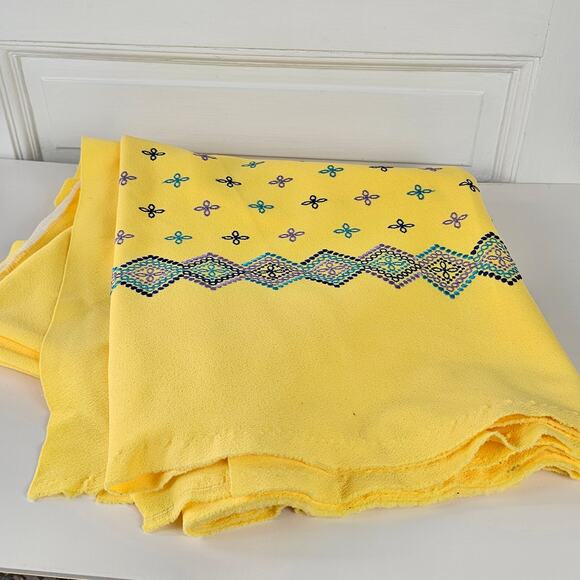 VTG 1970s yellow poly double knit embroidered border fabric 3yd x 60" - Picture 1 of 8